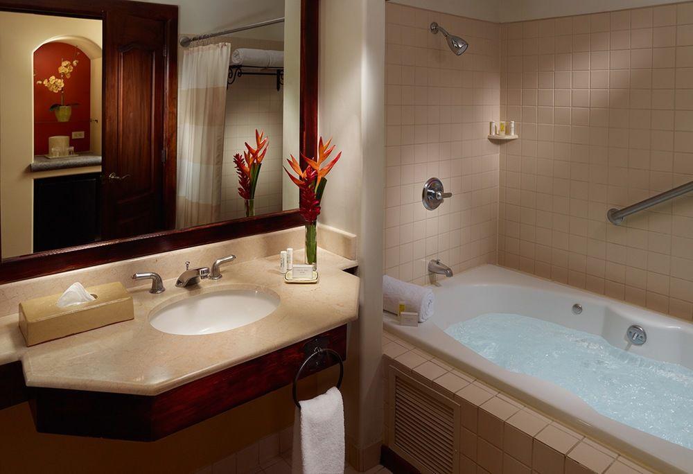 Hotel Courtyard By Marriott Escazu 4*
