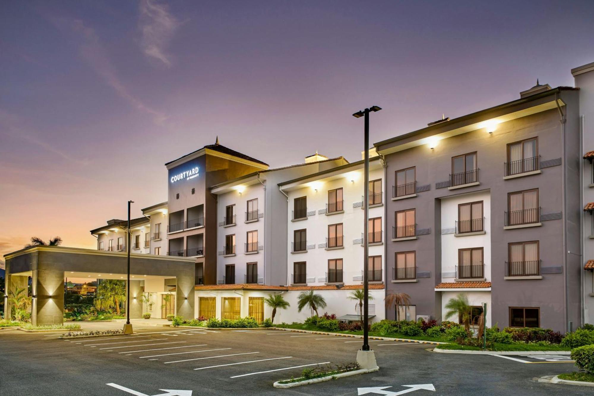 Hotel Courtyard By Marriott
