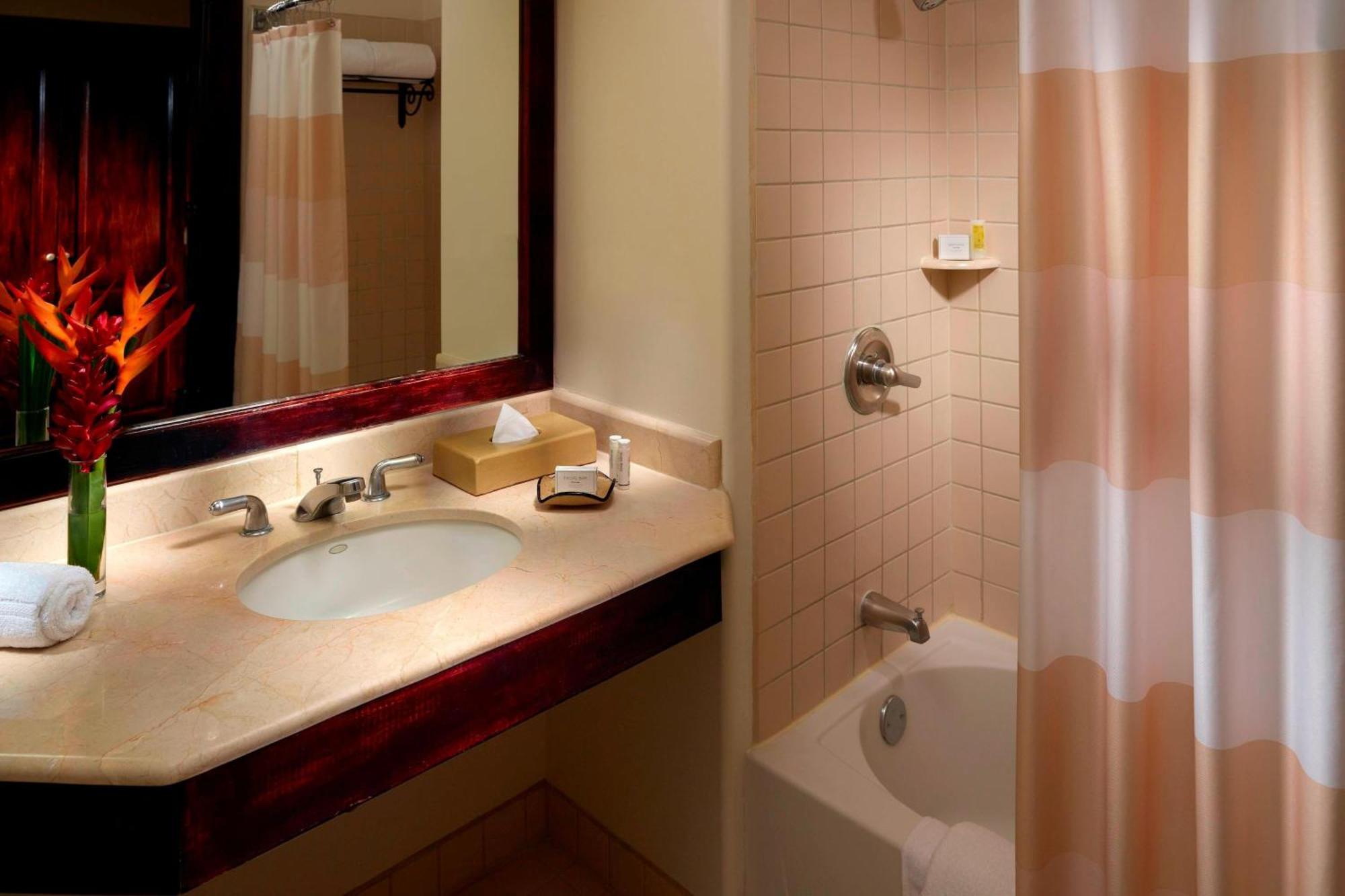 Courtyard By Marriott Hotel