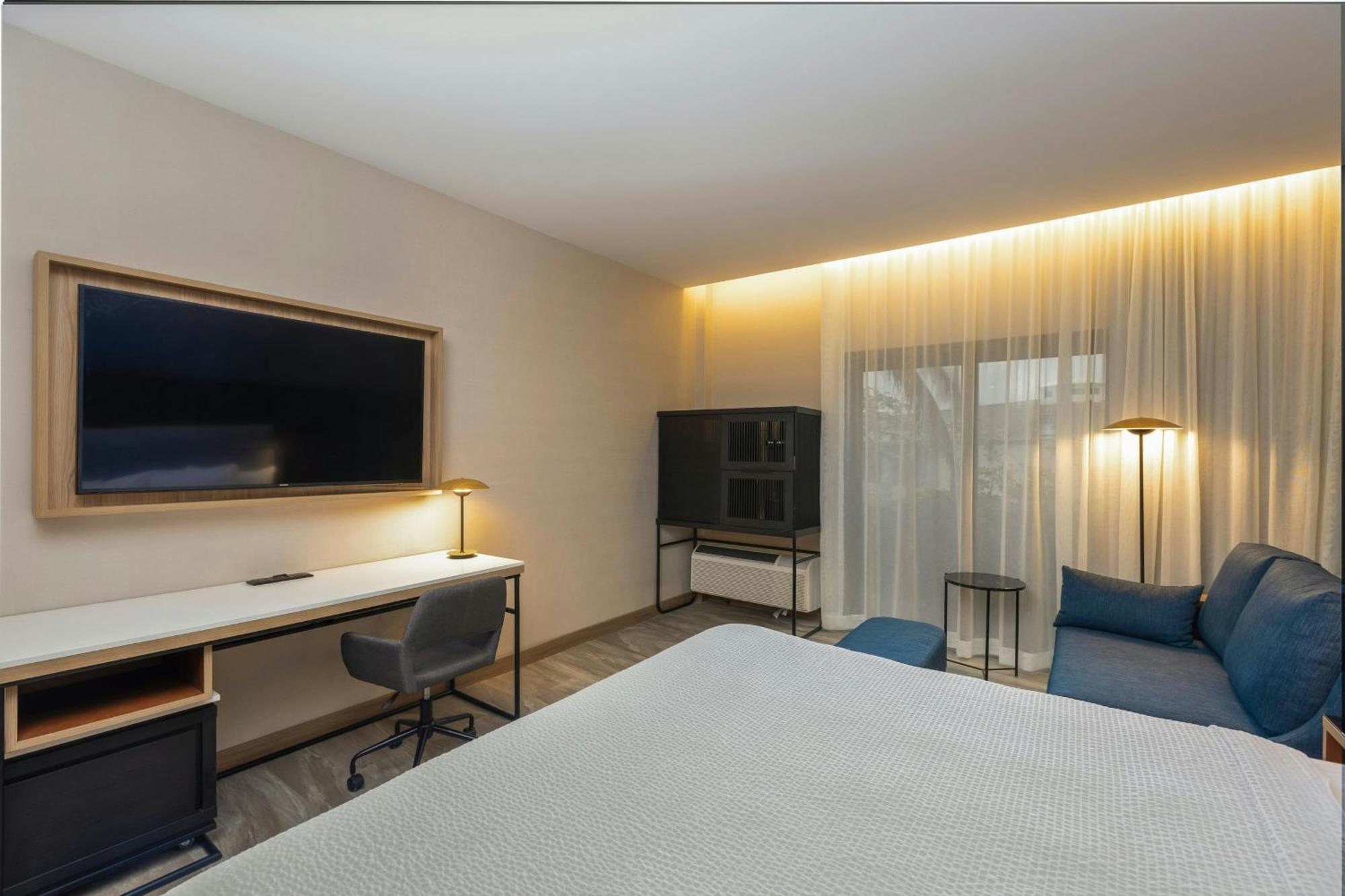 Hotel Courtyard By Marriott
